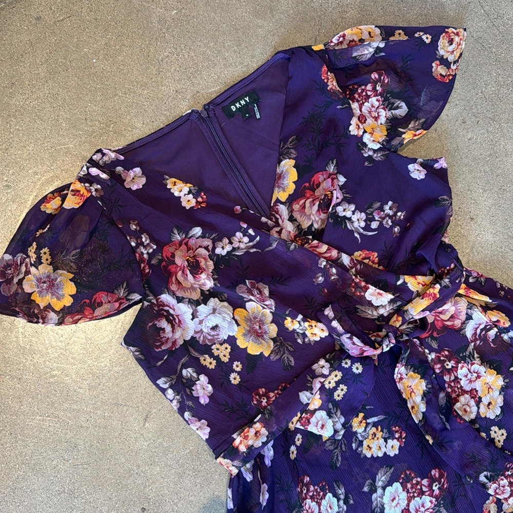 Floral wrap Style Dress - Picture 2 of 8